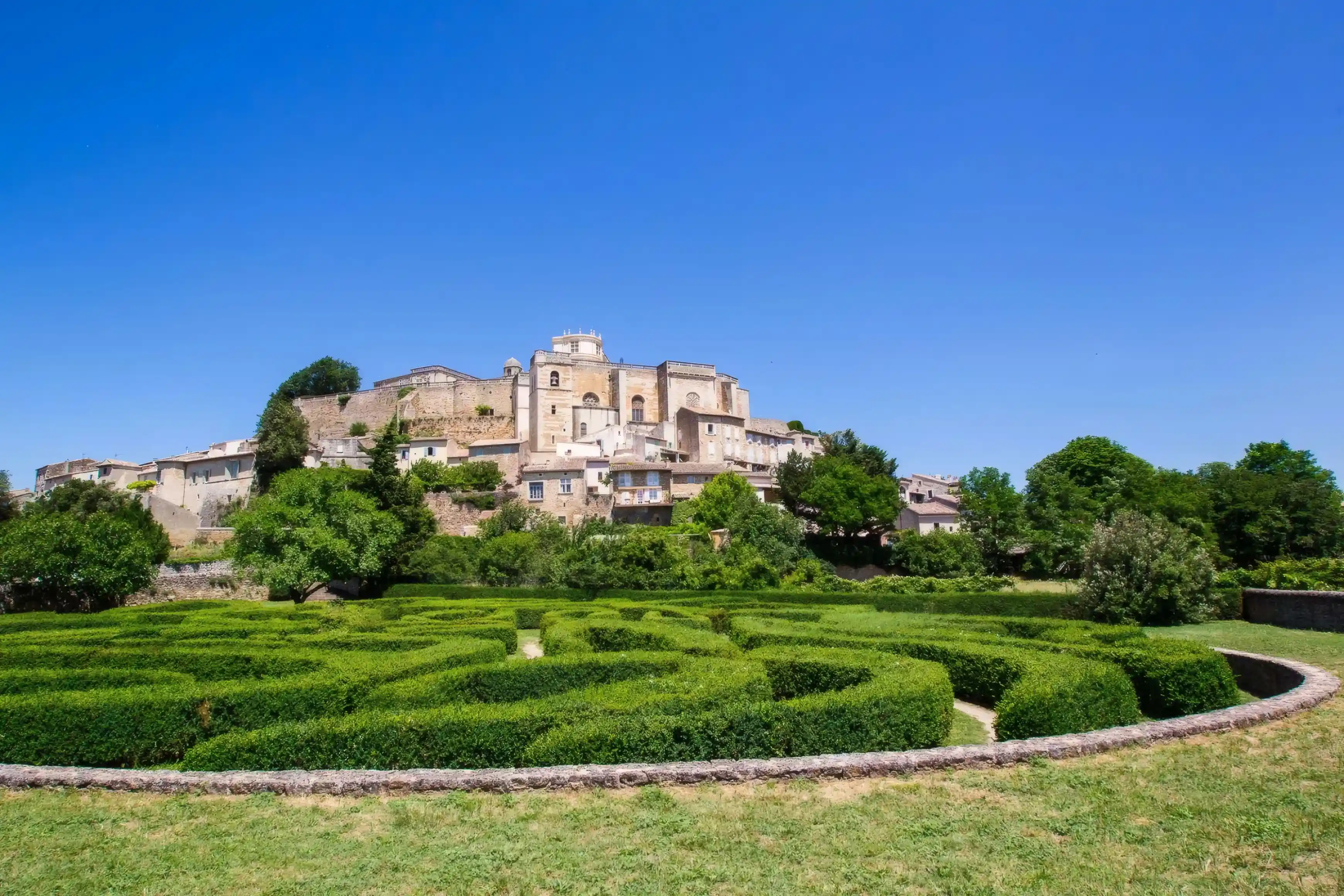 Vue extérieure du château de Grignan